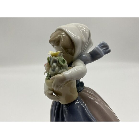 Vintage Lladro Spring Is Here Girl With Basket of Flowers 6.75" Figurine #5223 - Picture 11 of 16